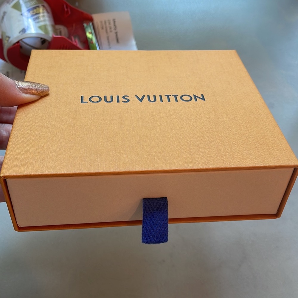 LOUIS VUITTON SMALL GIFT BOX - Picture 10 of 10